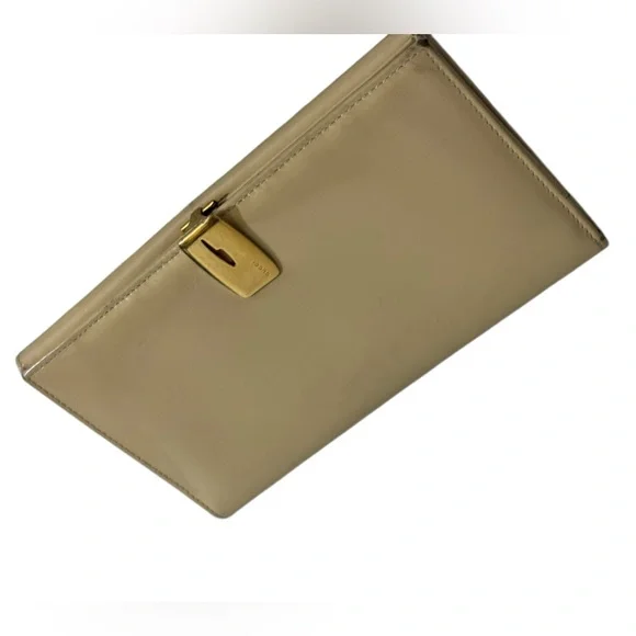 Gucci Vintage Patent Leather Wallet – Beige Nude Tab Clasp – 1980s